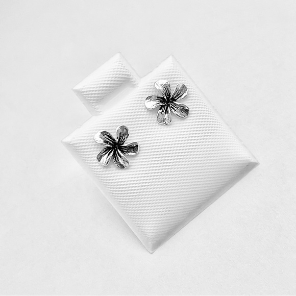 Sterling Silver Plumeria Stud Earrings, Flower Earring, Hawaii Lei Jewelry - Picture 3 of 7